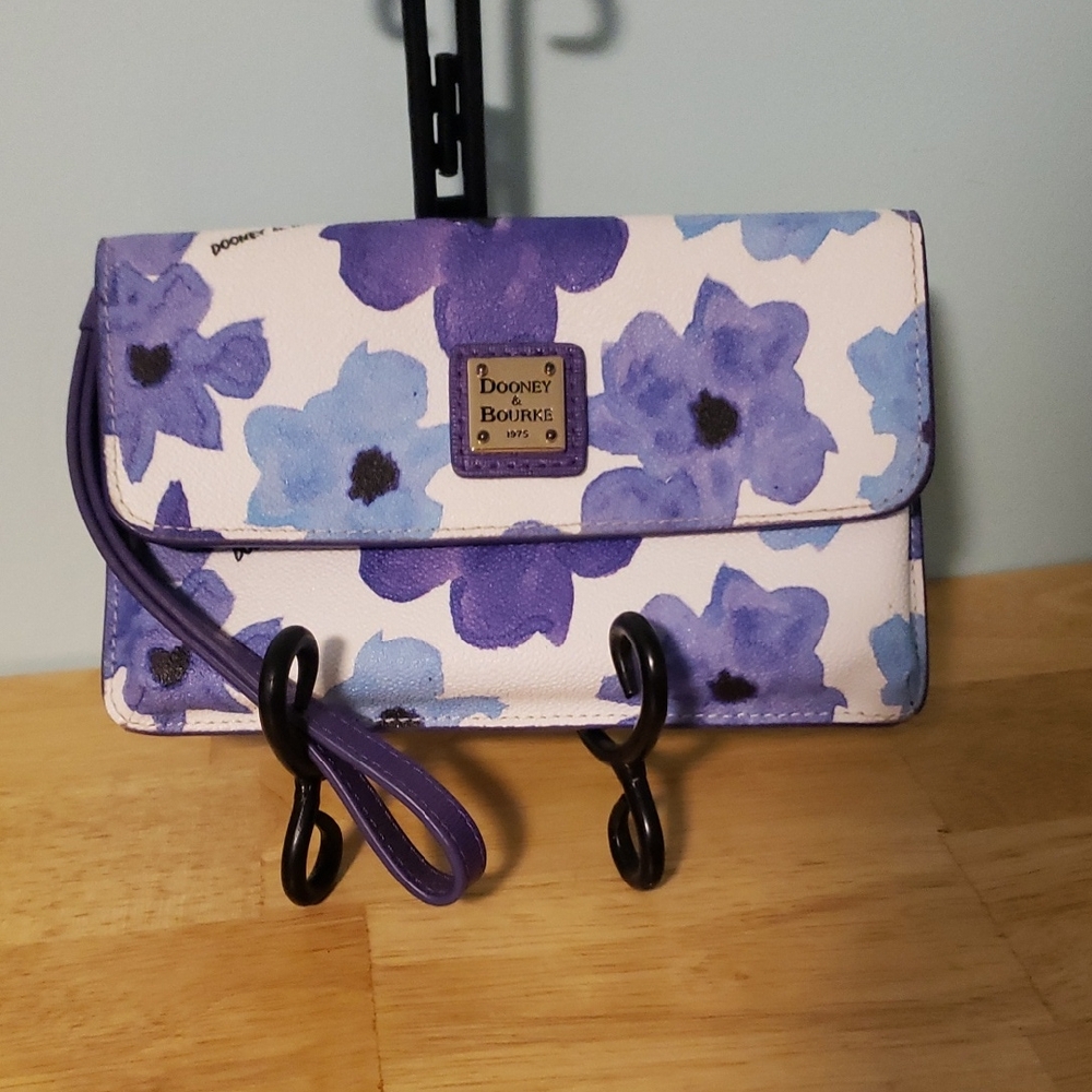 Vintage Dooney &Bourke Floral Bloom Lilly Mist Wristlet 7 1/2"         (#63)